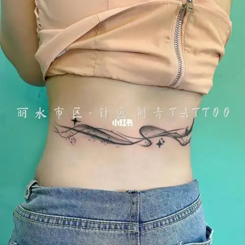 来自温州的客人,后腰纹身|极简风#纹身也清新  #丽水纹身