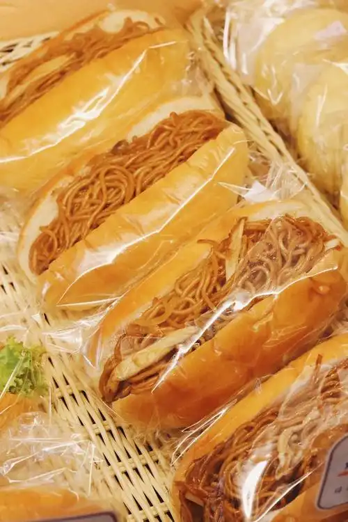 广州| 神奇的「炒面面包」居然就藏身于这个小小杂货店里.