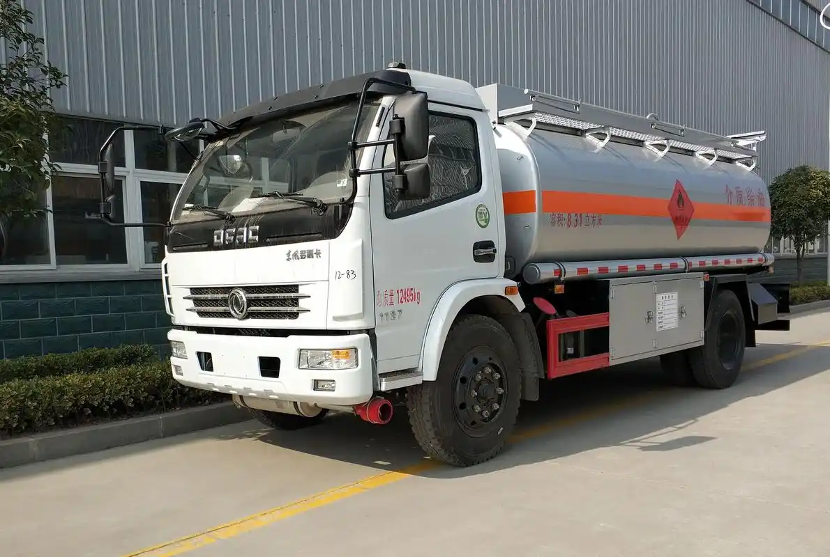 斯太尔后双桥油罐车