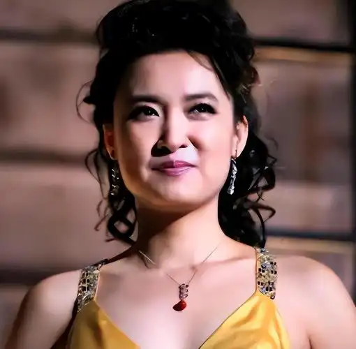 回顾主持人桑晨爷爷是知名导演桑夫21岁进央视工作30年零失误