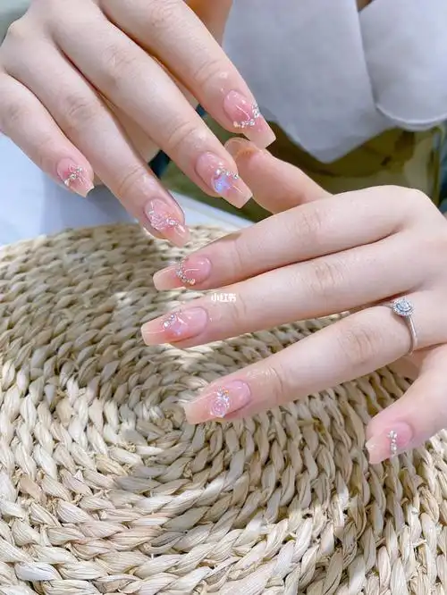 腮红山茶花美甲款式