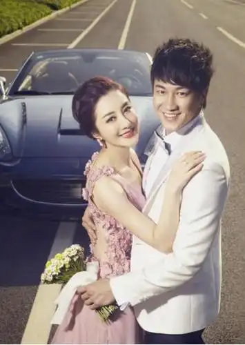 图荧幕cp李依晓老公何润东据悉其与何润东擦出荧幕爱情火花