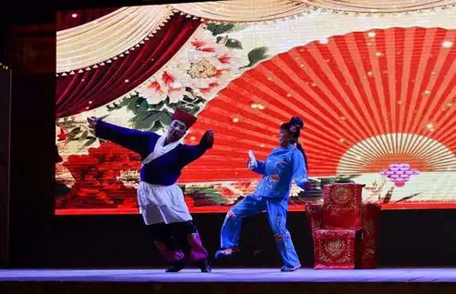 拉场戏《马前泼水》.