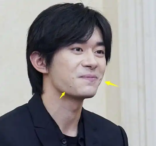 新闻联播又一波生图陈道明老了黄晓明白发多易烊千玺不年轻