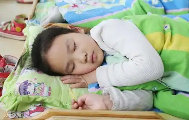 殊不知,孩子午睡的方式如果不正确,很有可能影响了他们的成长.