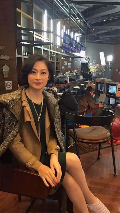 刘瑞琪:23岁成名,当红时因病暂退,40岁不到即成"母亲专业户"