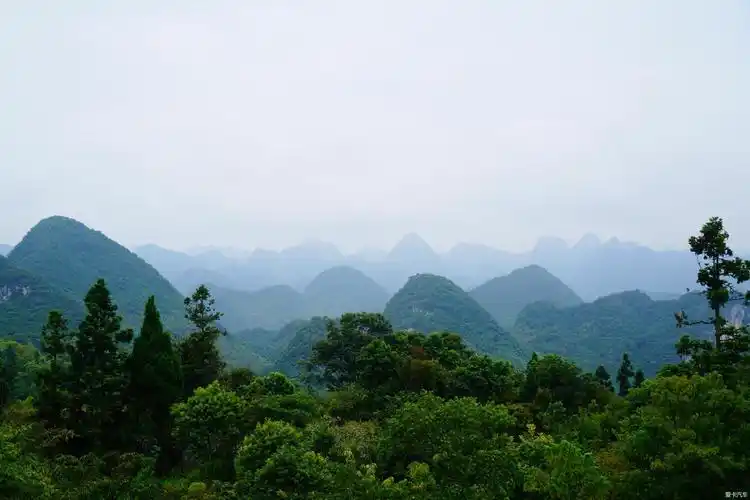 热搜冲顶山腰山顶上的村庄