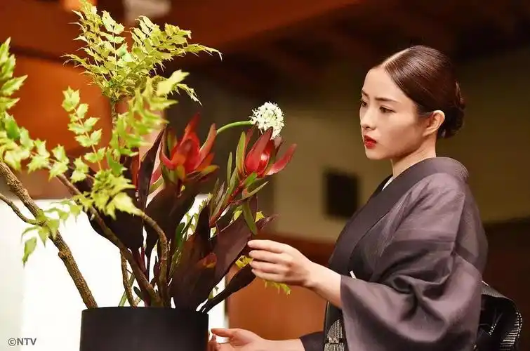 月島流」本家出生,集聚美貌才能财力家室的天之骄女99月島桃(石原)