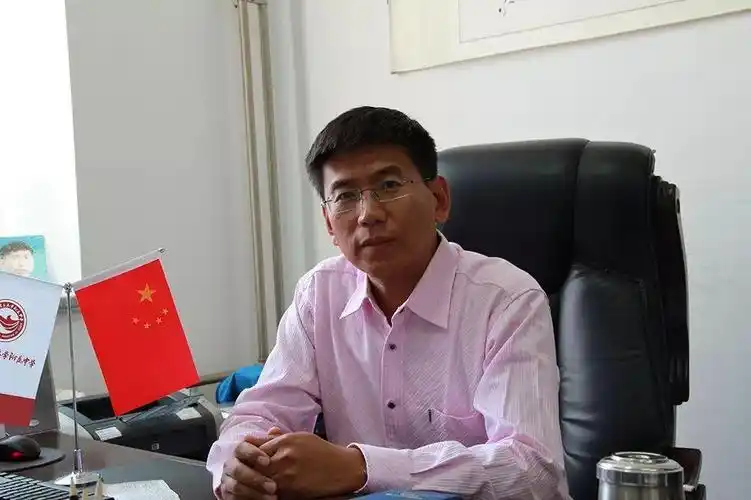 首都经济贸易大学附属中学校长 李晨辉