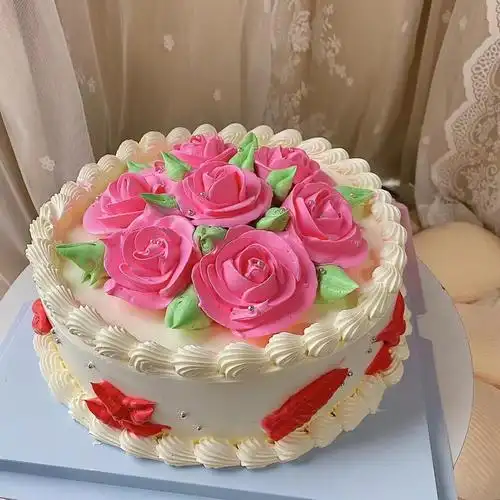 上面的奶油就是小时候吃的那种味道!9315#生日蛋糕  #日