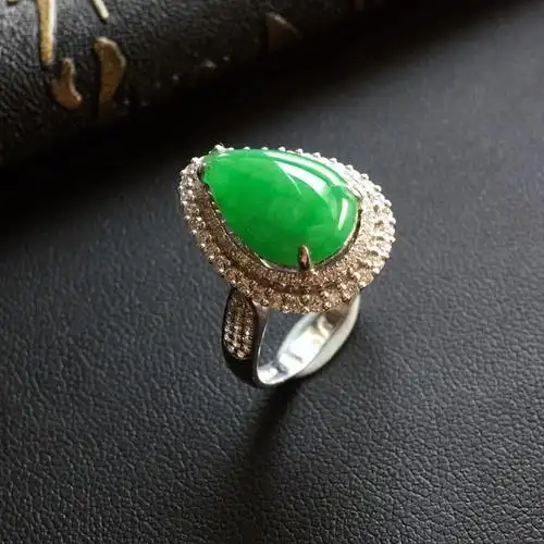 糯冰种翠色镶白金钻石水滴戒指 - 翡翠王朝