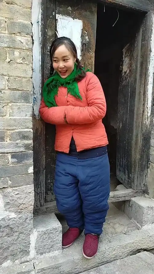 傻妞又出来搞笑了