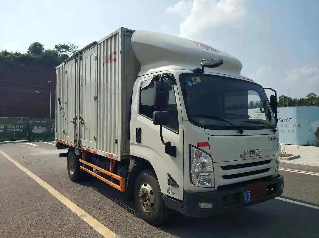 江铃凯运宽体货车.江铃凯运宽体单排4米2厢式,国五,五十铃3 - 抖音