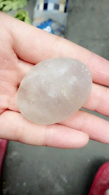 请问这个是什么石头,白色透明石头