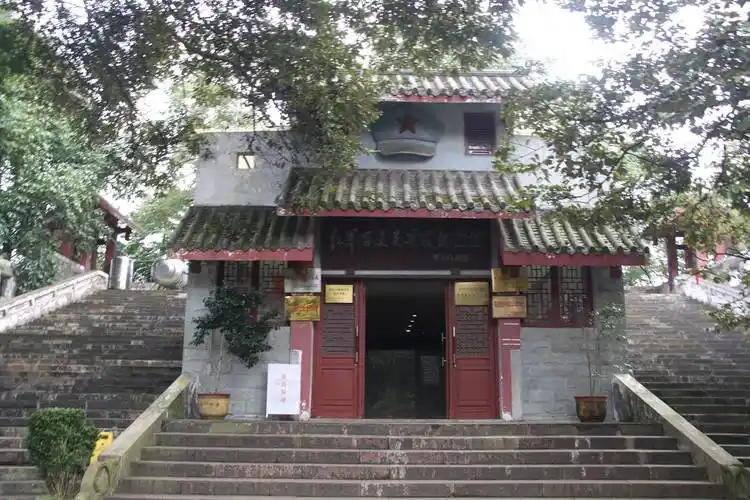 即曾经的红军百丈关战役的指挥部旧址上,建成了红军百丈关战役纪念