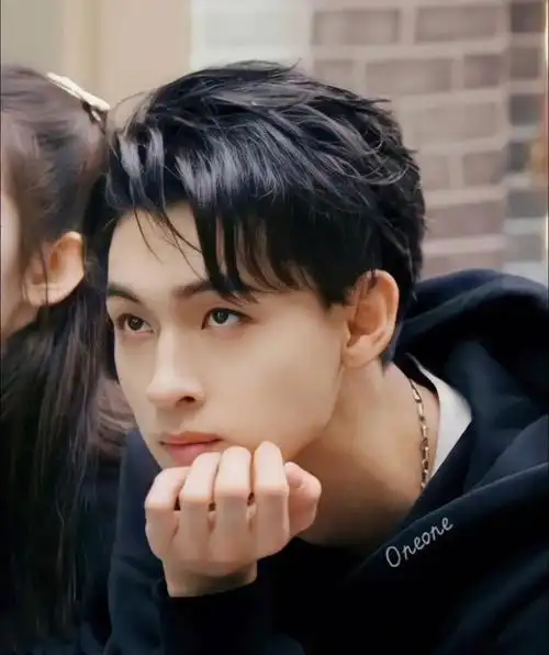 今天是老秦生日,希望每一个人都在评论区发一句"祝秦霄贤生日快乐"