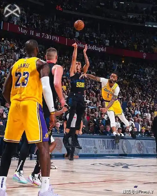 从领先20分到被绝杀!湖人难摆脱伪强队标签,詹姆斯自信导致输球
