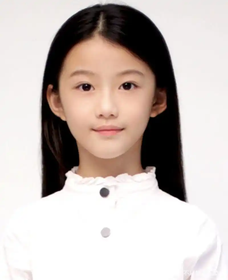 容貌惊艳的小童星,小林萧落落大方,裴佳欣成熟美艳