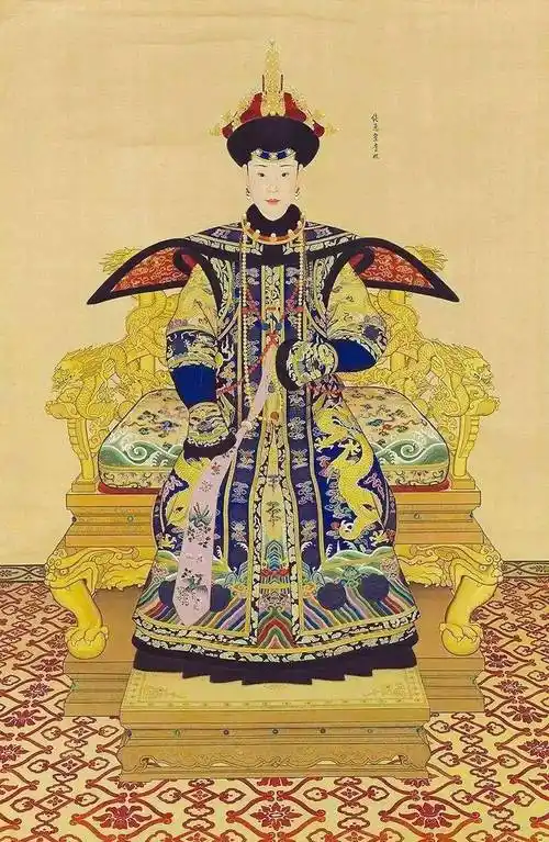 据考究,《乾隆帝后妃嫔图卷》中的皇后和其他十一位妃嫔中,纯妃的美貌