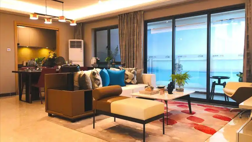 127方横厅4房,还有6米8的大阳台,客厅空间感立体感非常棒!