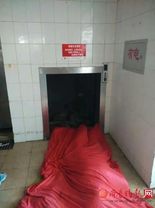 山东历城五中食堂女工被电梯夹住头部身亡(图)