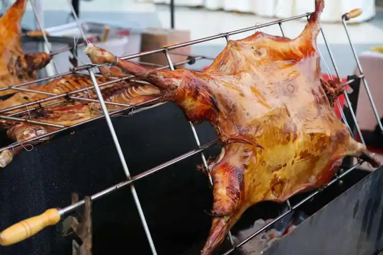 秋冬进补 烤全羊温暖整个冬天