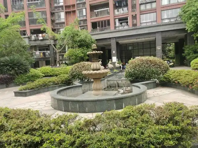 阳光花园高档小区出租一楼带院子精装保养干净拎包入住