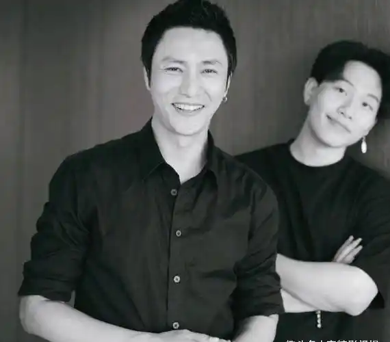 陈坤父子煞疯了!陈遵佑的痞帅气质神似黄宗泽,气质胜过颜值!