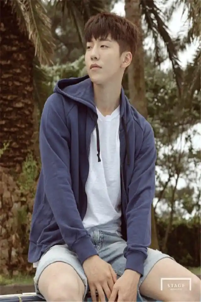 南柱赫半裸湿身画报高清手机壁纸