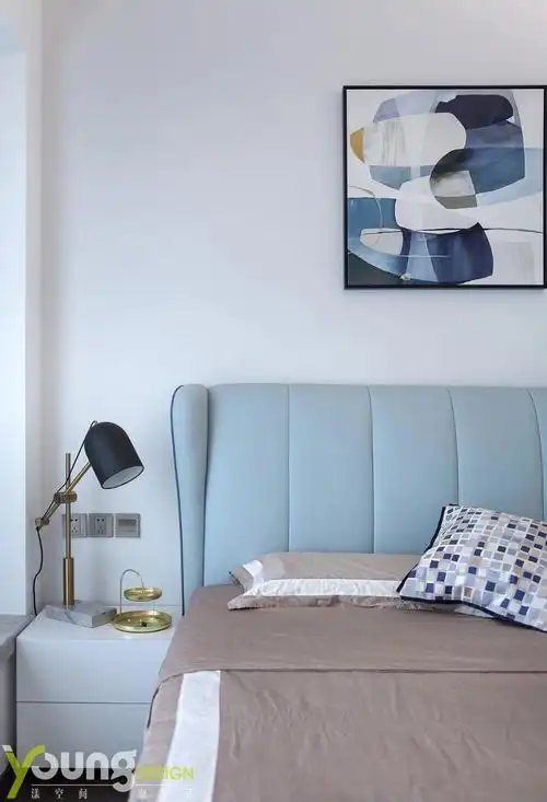 现代简约风三居室装修床头特写