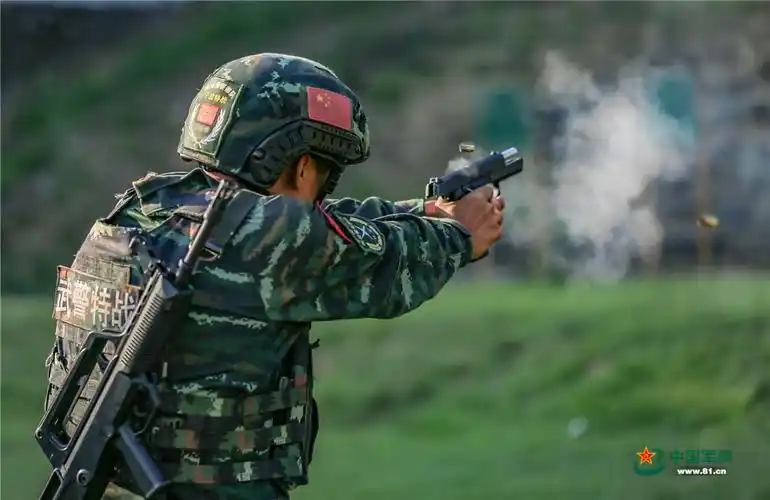 鏖战魔鬼周武警特战队员紧贴实战练硬功图3