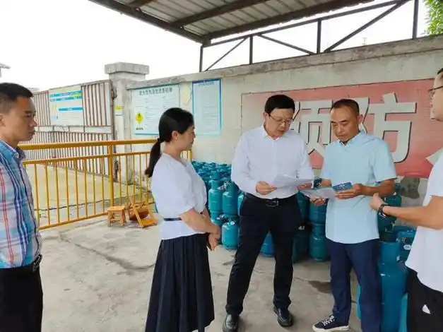 邛崃市人民政府副市长邵永波带队检查安全生产工作