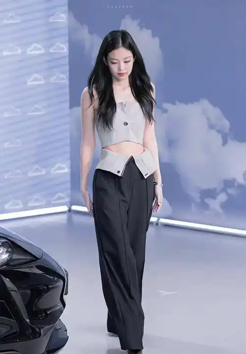 jennie金智妮一字肩抹胸性感小野猫造型_黑色_很漂亮_高跟鞋