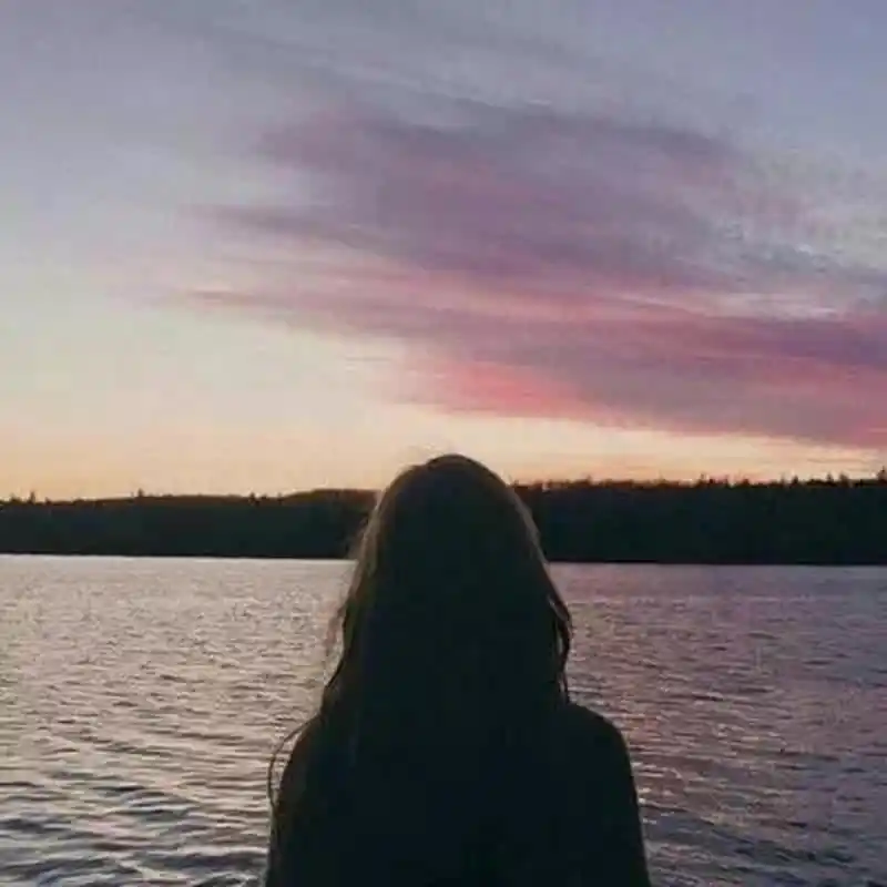 唯美有意境的女生微信背影头像