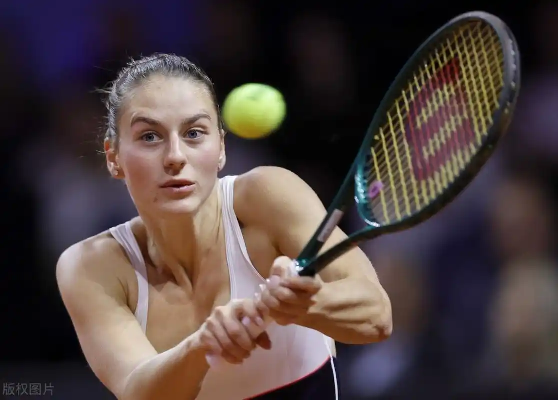 斯图加特赛冠军出炉,雷巴金娜2-0科斯秋克,首次夺得冠军