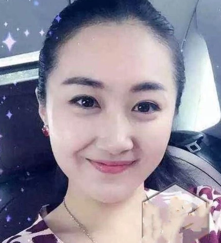 原创26岁拜赵本山为师二婚娶小8岁老婆如今39岁比赵本山还火