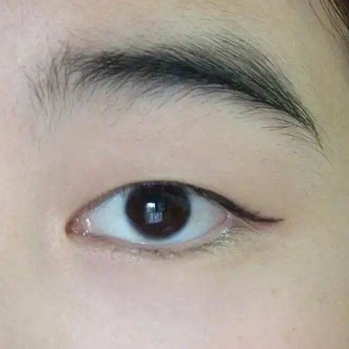 我的眼睛比较狭长,所以会往长的画.