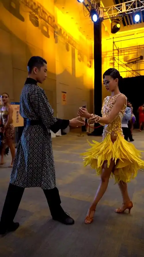 墨茉组合天生一对的舞者自信迷人的墨茉组合回来了还是熟悉的味道