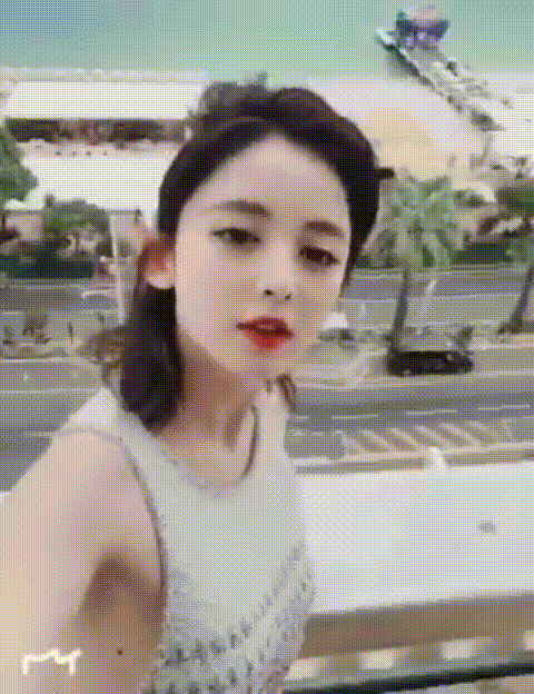 被娜扎小姐姐的美背暴击!