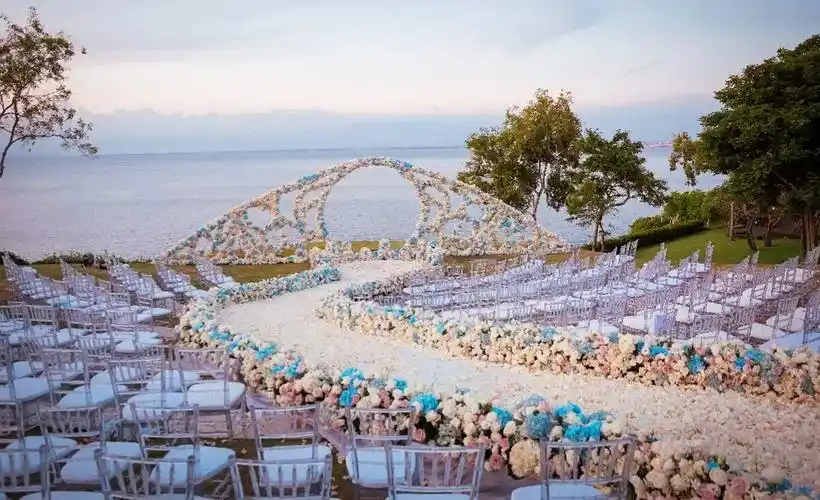 布置梦幻花海婚礼,这样节省40%预算