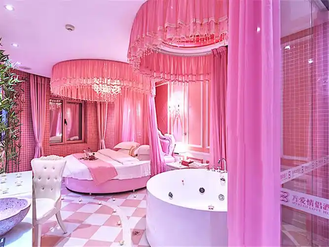 济南万爱情侣主题酒店设计突出浪漫灯光设计更精彩