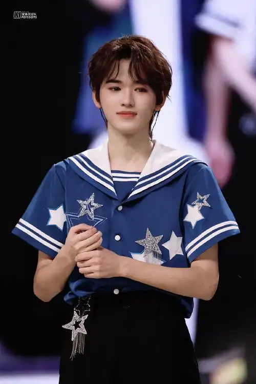 宋亚轩超话95#宋亚轩楼外楼演唱会#可爱宝宝#宋亚轩solo舞台不枉