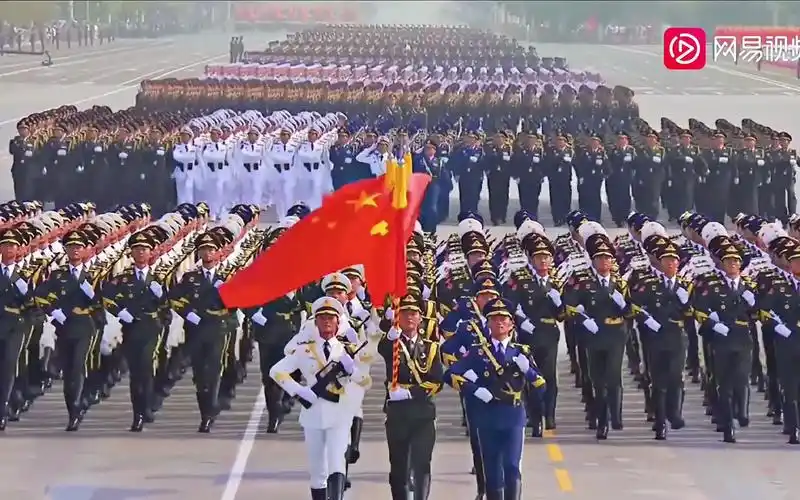 2019年国庆大阅兵,三军仪仗队威武霸气!各国网友都惊呆了!