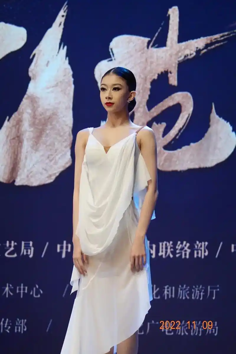 是在发光的孩子呀～@王崇墨李茉晗(实名认证)yoyo墨茉 @ - 抖音