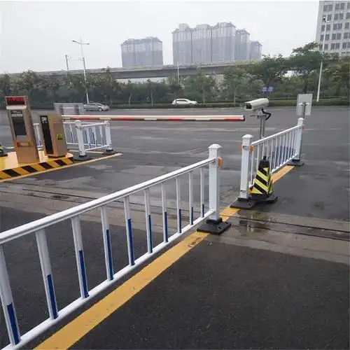 道路交通护栏 市政围栏 车道隔离栏杆 人行道栅栏厂家价格