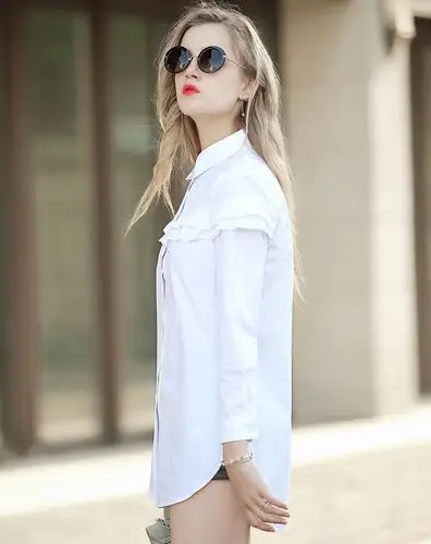 本白可爱木耳边侧面开叉长袖衬衫