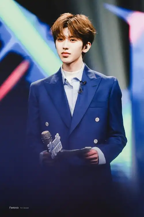 蔡徐坤 青春有你第二季公演