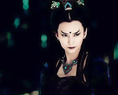 唐熙生活照 新济公活佛中饰鬼面观音引关注