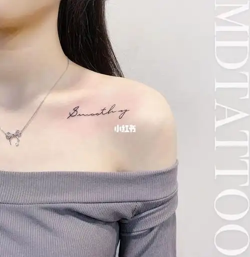 锁骨小清新英文纹身