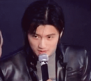 43岁谢霆锋晒腹肌雄风写真!网友:好羡慕王菲,感受到菲姐的快乐